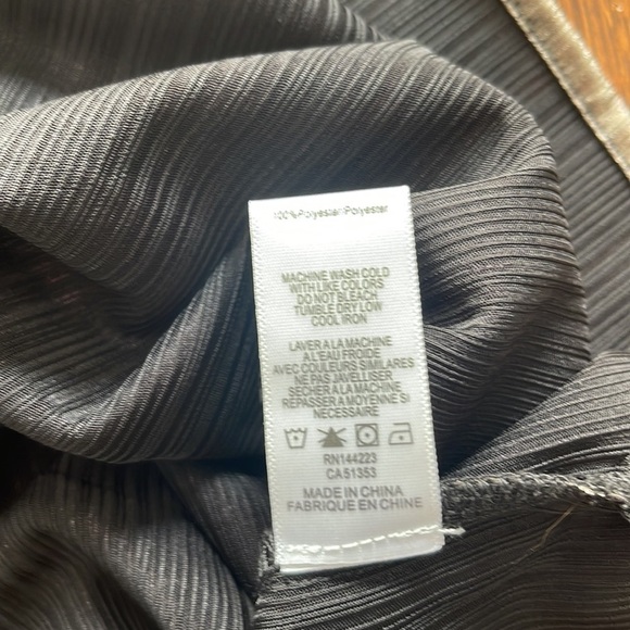 Bishop + young Anthropologie metallic black V-neck cropped tank top cami small - Picture 4 of 7